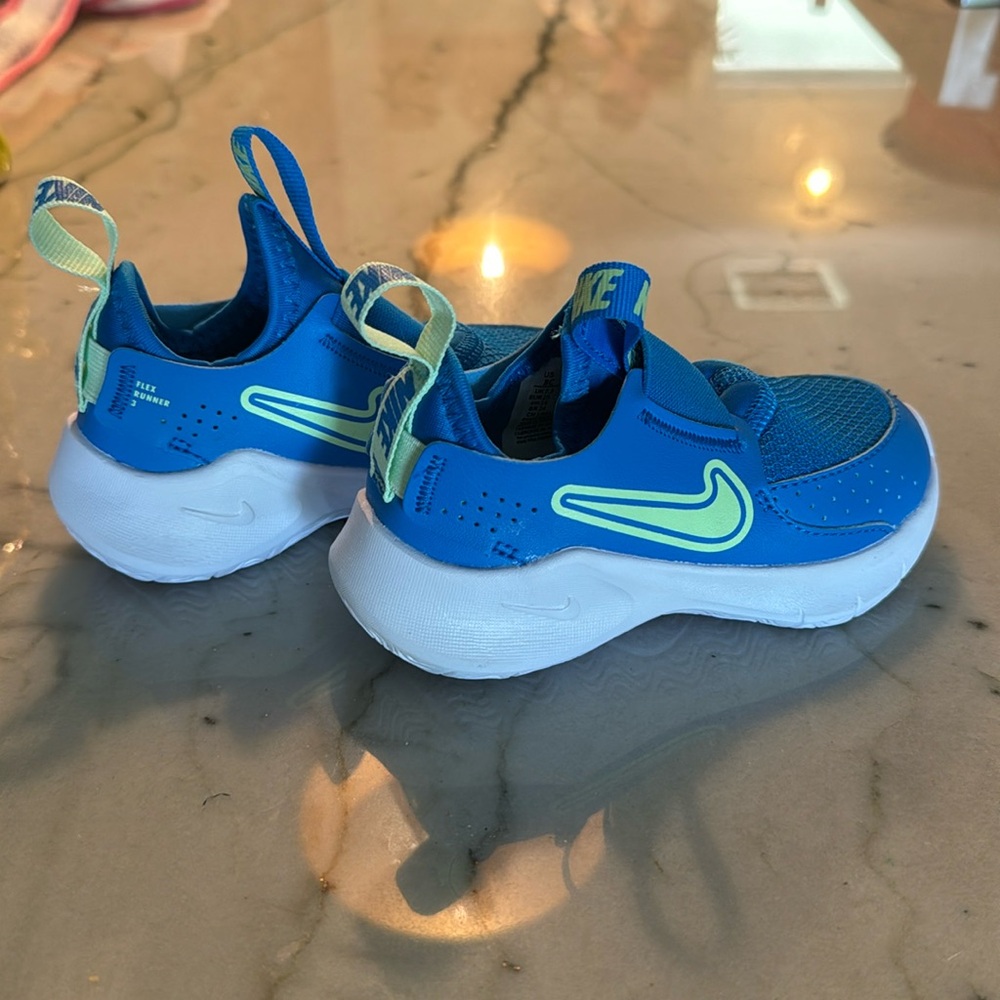 NWOT Nike Flex Runner 3